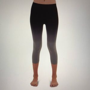 - Zany Threads Capri Leggings S/M NWT